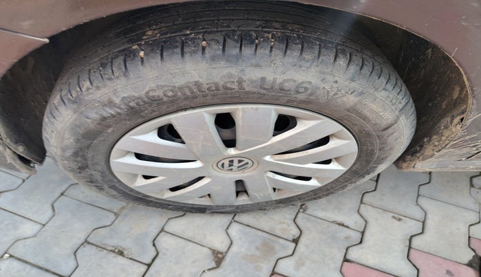 2016 Volkswagen Polo COMFORTLINE 1.2L, Petrol, Manual, 76,500 km, tyre