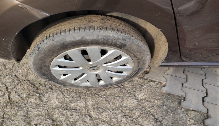 2016 Volkswagen Polo COMFORTLINE 1.2L, Petrol, Manual, 76,500 km, tyre