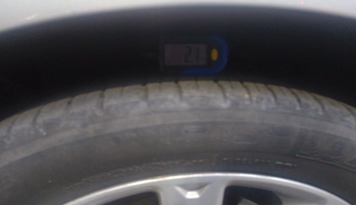 2011 Ford Fiesta TITANIUM PETROL, Petrol, Manual, 1,47,599 km, tyre