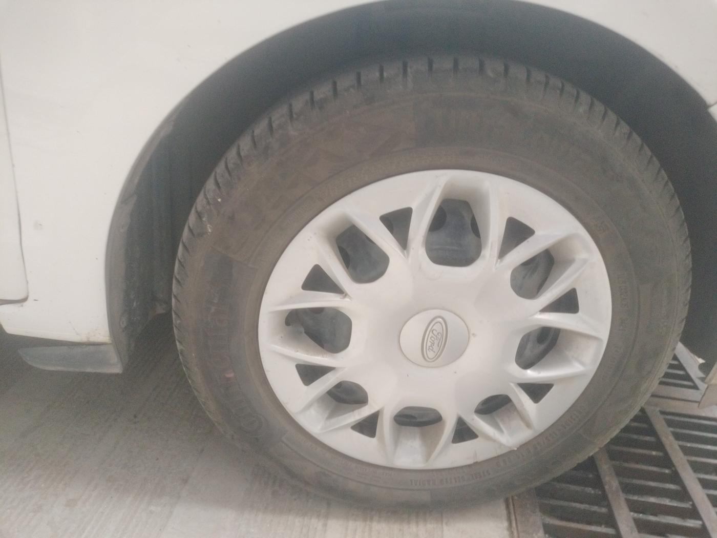 2015 Ford New Figo TREND 1.5L DIESEL, Diesel, Manual, 97,110 km, tyre