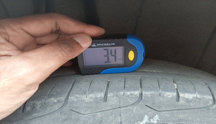 2021 Maruti Ertiga VXI CNG, Petrol, Manual, 68,000 km, tyre