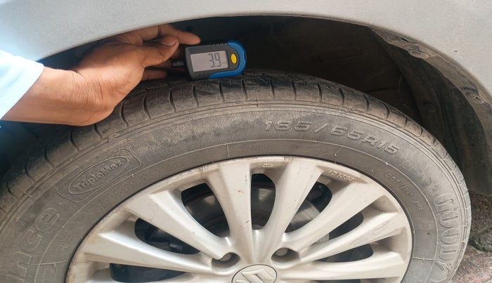 2015 Maruti Ciaz ZXI, Petrol, Manual, 2,04,661 km, tyre