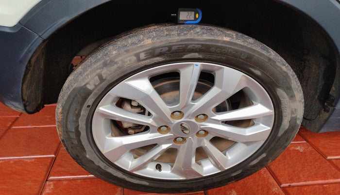 2019 Mahindra XUV300 W8 1.5 DIESEL, Diesel, Manual, 98,684 km, tyre
