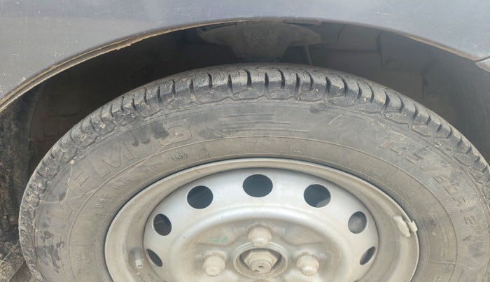 2017 Hyundai Eon ERA +, Petrol, Manual, 47,265 km, tyre