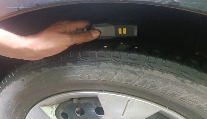2021 Mahindra XUV300 W6 1.2 PETROL, Petrol, Manual, 55,024 km, tyre