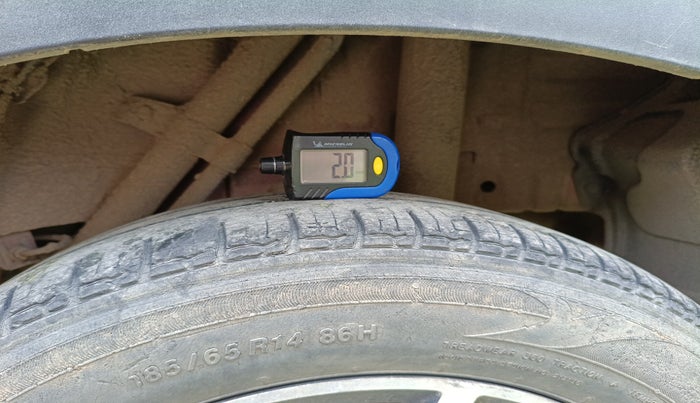 2017 Mahindra Kuv100 K4 PLUS D 6 STR, Diesel, Manual, 80,679 km, tyre
