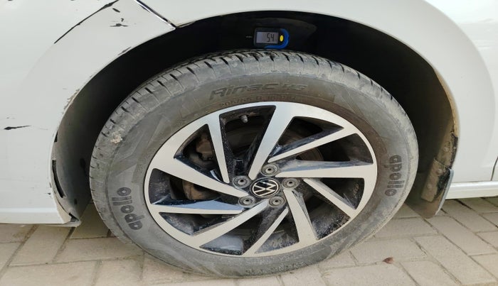 2023 Volkswagen VIRTUS TOPLINE TSI 1.0 AT, Petrol, Automatic, 30,164 km, tyre