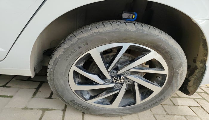 2023 Volkswagen VIRTUS TOPLINE TSI 1.0 AT, Petrol, Automatic, 30,164 km, tyre