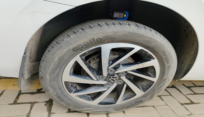 2023 Volkswagen VIRTUS TOPLINE TSI 1.0 AT, Petrol, Automatic, 30,164 km, tyre