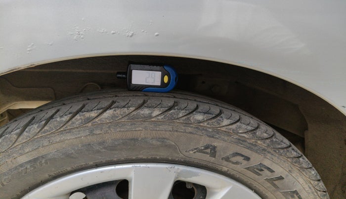2013 Hyundai Eon MAGNA + LPG, Petrol, Manual, 86,813 km, tyre