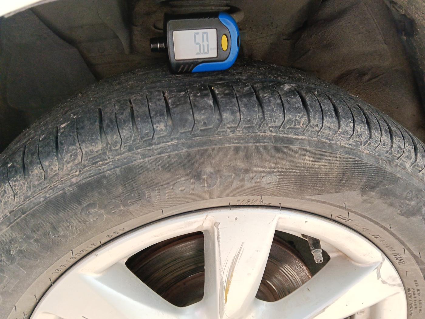 2012 Nissan Sunny XV DIESEL, Diesel, Manual, 1,29,482 km, tyre