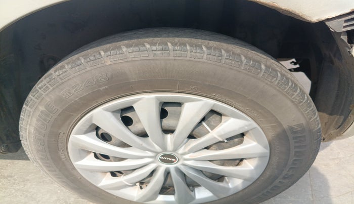2013 Maruti Swift VDI, Diesel, Manual, 1,86,251 km, tyre