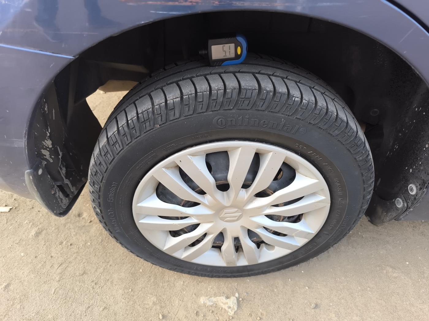 2018 Maruti Dzire VXI, Petrol, Manual, 1,70,691 km, tyre
