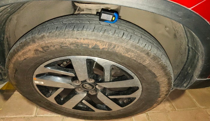 2020 Tata Harrier XZA PLUS 2.0L, Diesel, Automatic, 35,101 km, tyre