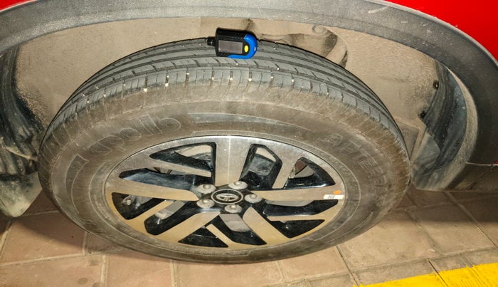 2020 Tata Harrier XZA PLUS 2.0L, Diesel, Automatic, 35,101 km, tyre