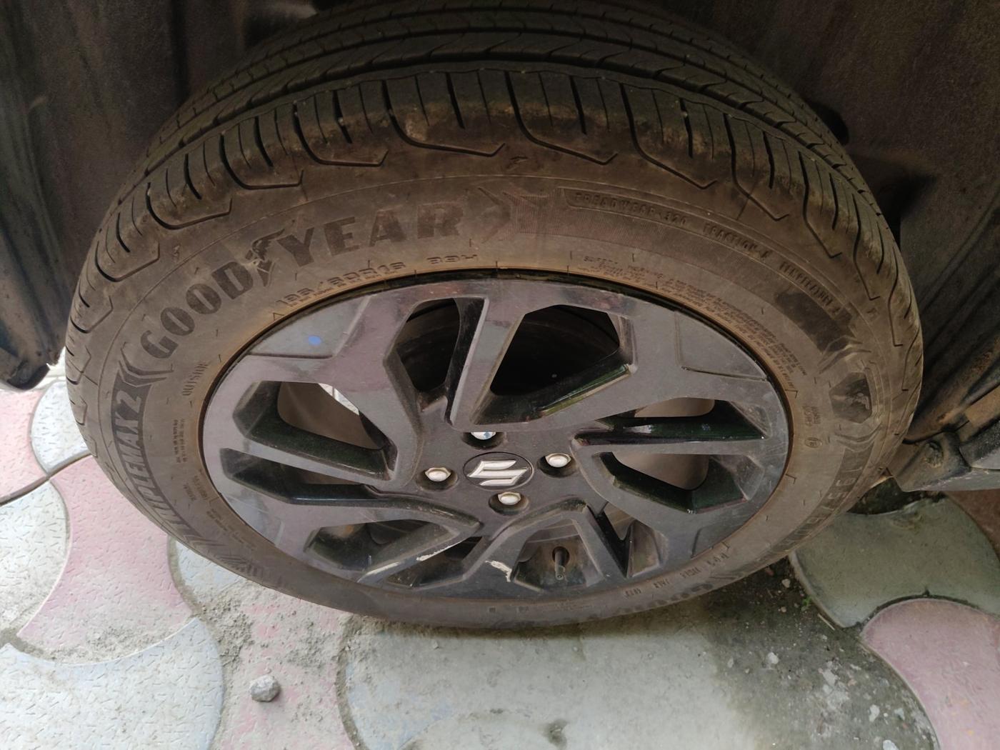 2023 Maruti FRONX DELTA PLUS 1.2L AGS, Petrol, Automatic, 4,808 km, tyre