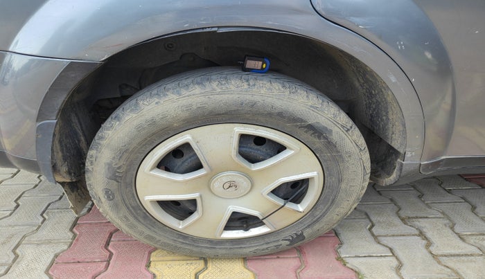 2013 Mahindra XUV500 W6, Diesel, Manual, 1,01,171 km, tyre