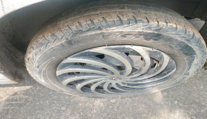 2017 Maruti Wagon R 1.0 LXI CNG, Petrol, Manual, 1,21,001 km, tyre