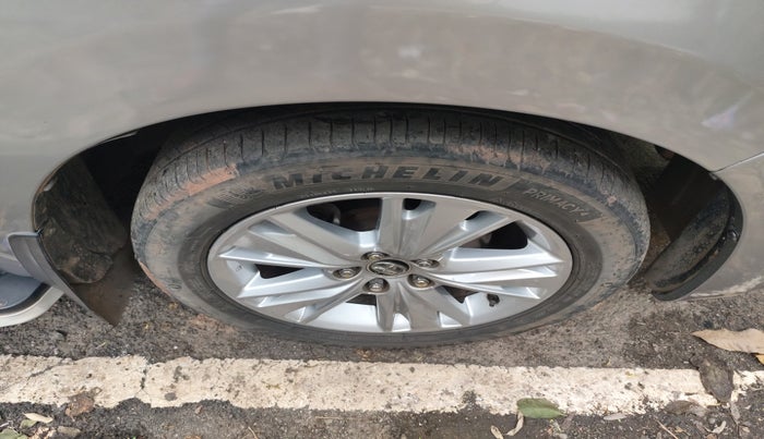 2018 Toyota Innova Crysta 2.8 ZX AT 7 STR, Diesel, Automatic, 1,10,755 km, tyre