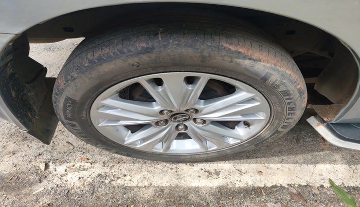 2018 Toyota Innova Crysta 2.8 ZX AT 7 STR, Diesel, Automatic, 1,10,755 km, tyre