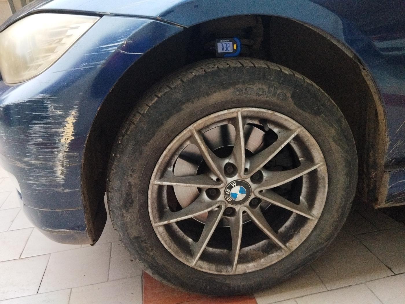 2011 BMW 5 Series 520D 2.0, Diesel, Automatic, 1,20,500 km, tyre