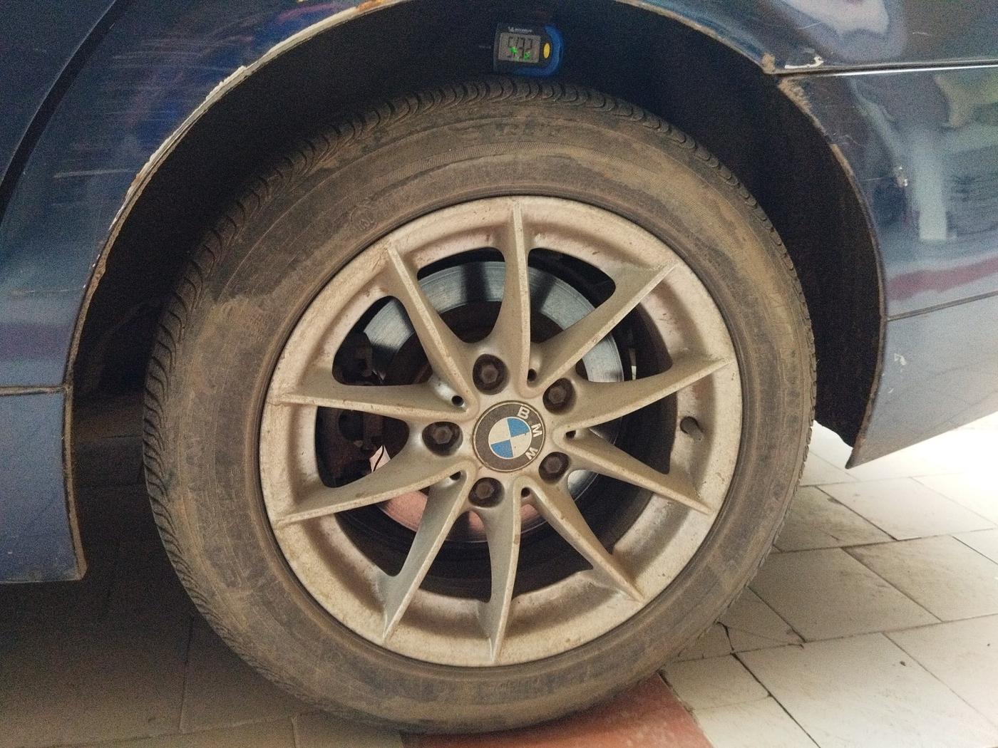 2011 BMW 5 Series 520D 2.0, Diesel, Automatic, 1,20,500 km, tyre