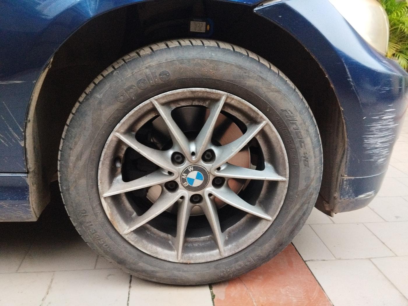 2011 BMW 5 Series 520D 2.0, Diesel, Automatic, 1,20,500 km, tyre