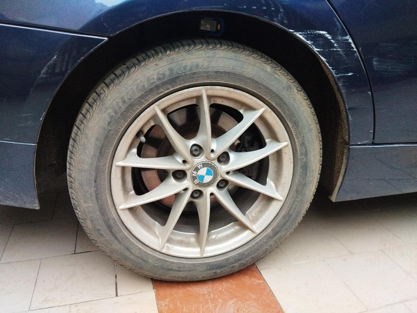 2011 BMW 5 Series 520D 2.0, Diesel, Automatic, 1,20,500 km, tyre
