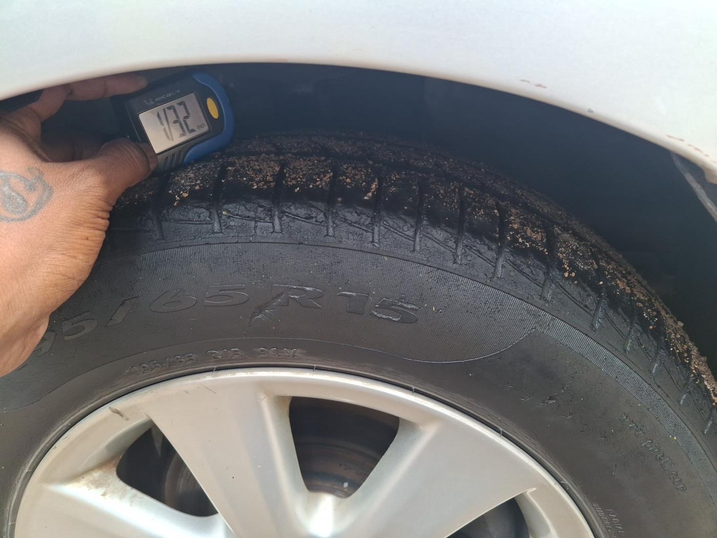 2010 Toyota Corolla Altis G PETROL, Petrol, Manual, 1,03,647 km, tyre