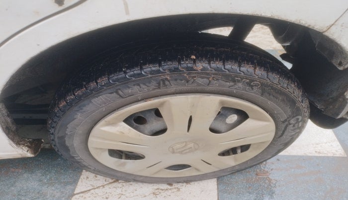 2015 Maruti Wagon R 1.0 VXI, Petrol, Manual, 92,837 km, tyre