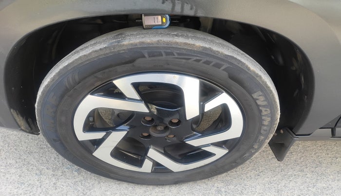 2021 Nissan MAGNITE XV PREMIUM TURBO (O) CVT, Petrol, Automatic, 27,000 km, tyre