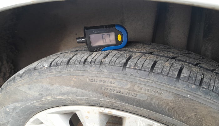 2015 Maruti Ciaz ZDI, Diesel, Manual, 1,70,000 km, tyre