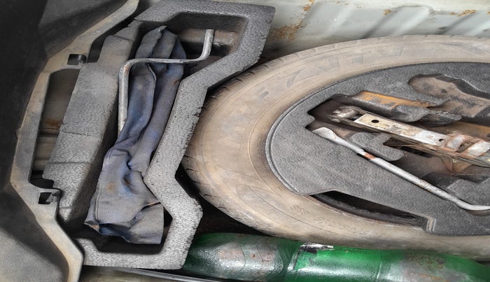 2015 Maruti Ciaz ZDI, Diesel, Manual, 1,70,000 km, tyre