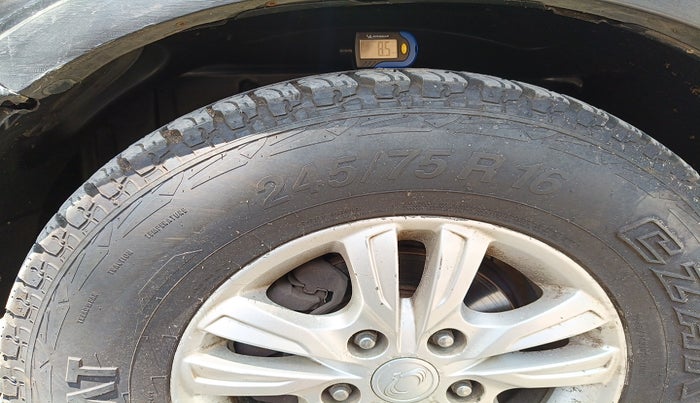 2013 Ssangyong Rexton RX7, Diesel, Automatic, 1,05,995 km, tyre