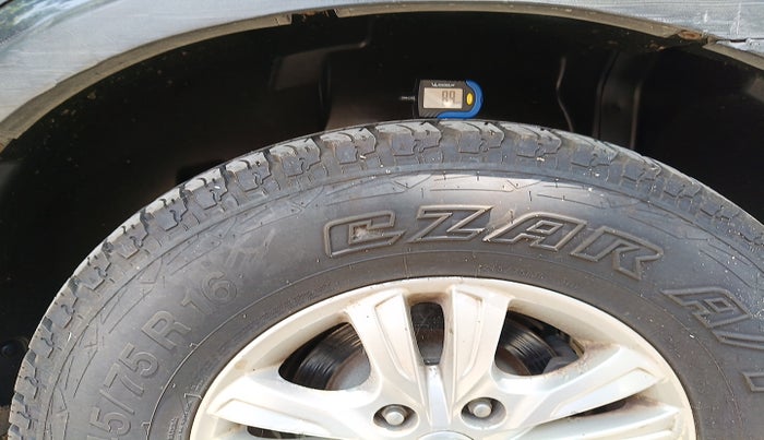 2013 Ssangyong Rexton RX7, Diesel, Automatic, 1,05,995 km, tyre