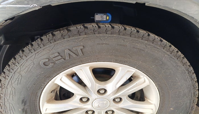 2013 Ssangyong Rexton RX7, Diesel, Automatic, 1,05,995 km, tyre