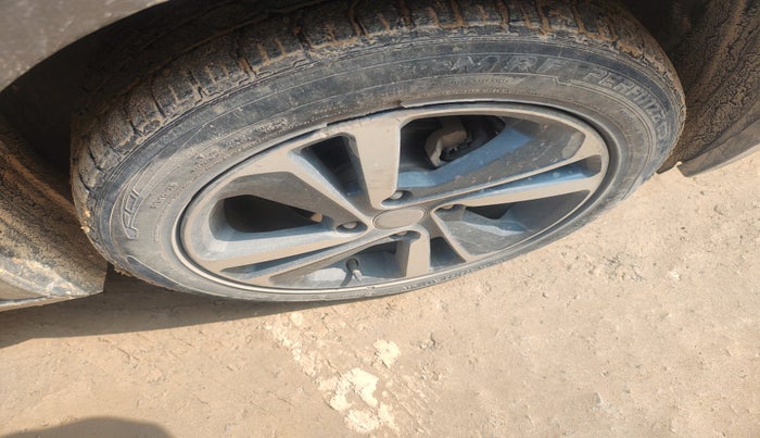 2022 Tata ALTROZ XZ PETROL, Petrol, Manual, 1,35,796 km, tyre
