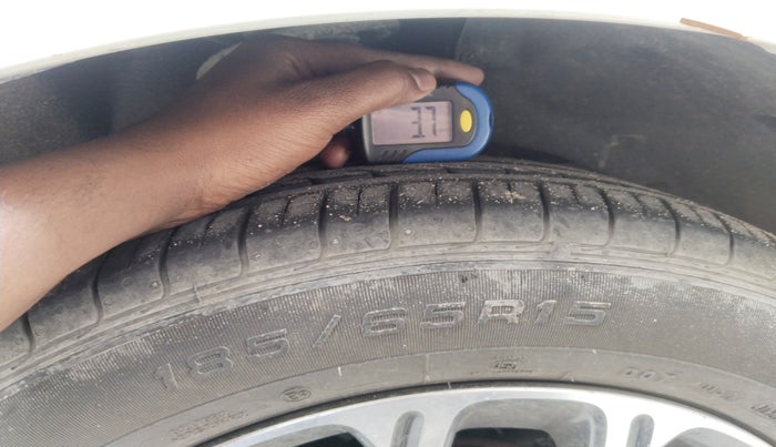 2017 Maruti Dzire VXI, Petrol, Manual, 27,271 km, tyre