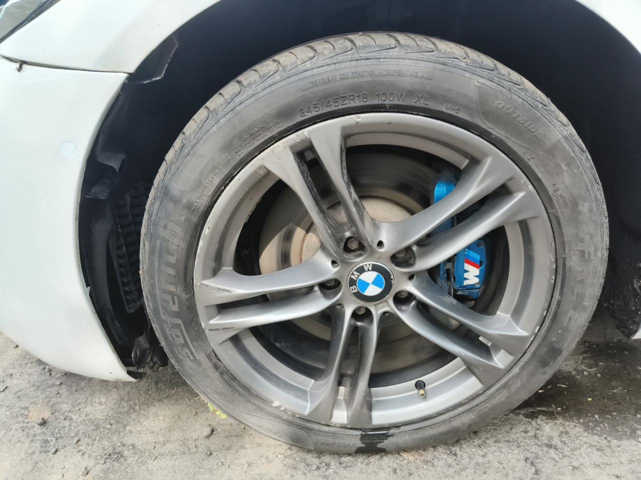 2011 BMW 5 Series 530D 3.0, Diesel, Automatic, 1,17,890 km, tyre