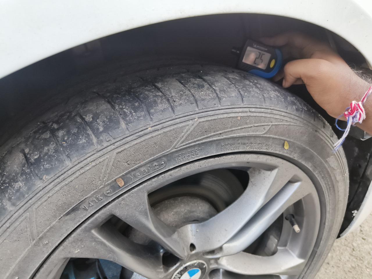 2011 BMW 5 Series 530D 3.0, Diesel, Automatic, 1,17,890 km, tyre