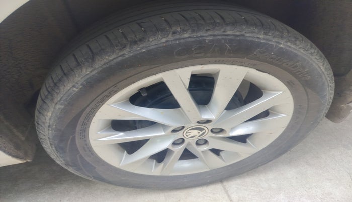2022 Skoda SLAVIA AMBITION 1.0L TSI MT, Petrol, Manual, 45,618 km, tyre