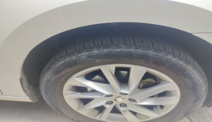 2022 Skoda SLAVIA AMBITION 1.0L TSI MT, Petrol, Manual, 45,618 km, tyre