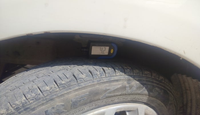 2013 Hyundai Eon ERA +, Petrol, Manual, 82,900 km, tyre
