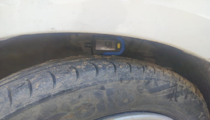2013 Hyundai Eon ERA +, Petrol, Manual, 82,900 km, tyre