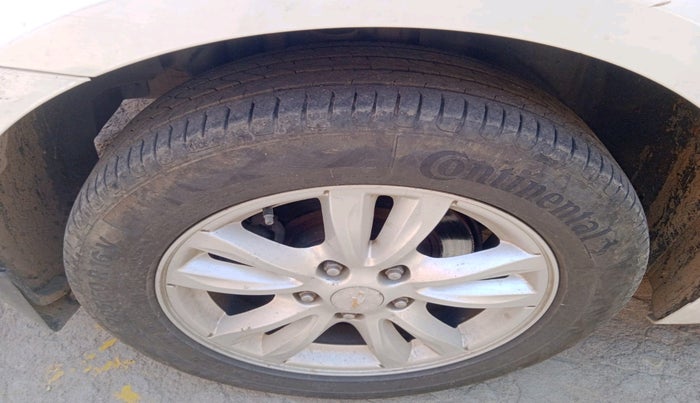 2015 Chevrolet Cruze LTZ AT, Diesel, Automatic, 60,886 km, tyre