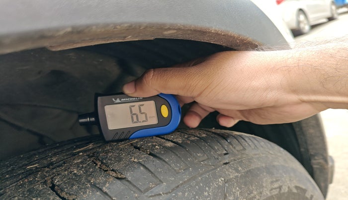 2023 Mahindra XUV300 W8 (O) 1.2 PETROL AMT, Petrol, Automatic, 17,550 km, tyre