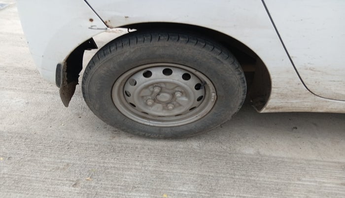 2015 Hyundai Eon ERA +, Petrol, Manual, 1,95,999 km, tyre