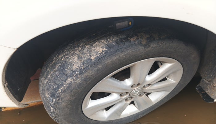 2011 Toyota Corolla Altis G PETROL, Petrol, Manual, 94,703 km, tyre
