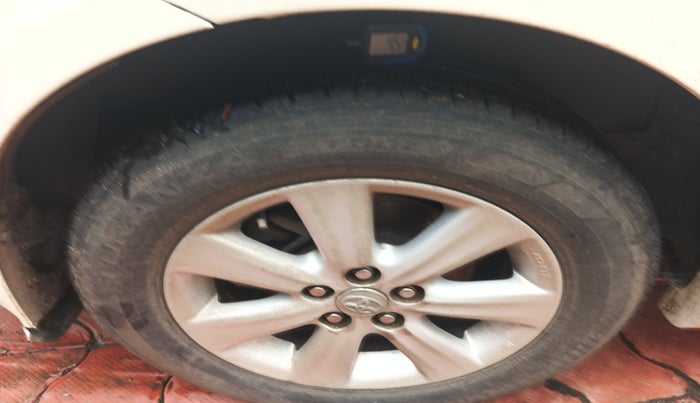 2011 Toyota Corolla Altis G PETROL, Petrol, Manual, 94,703 km, tyre
