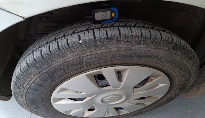 2013 Maruti Swift VXI, Petrol, Manual, 60,705 km, tyre